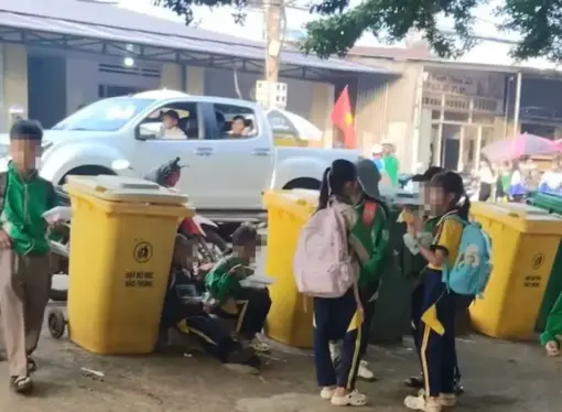 Khi một nội quy vô tình đẩy học sinh ra ngoài cổng trường